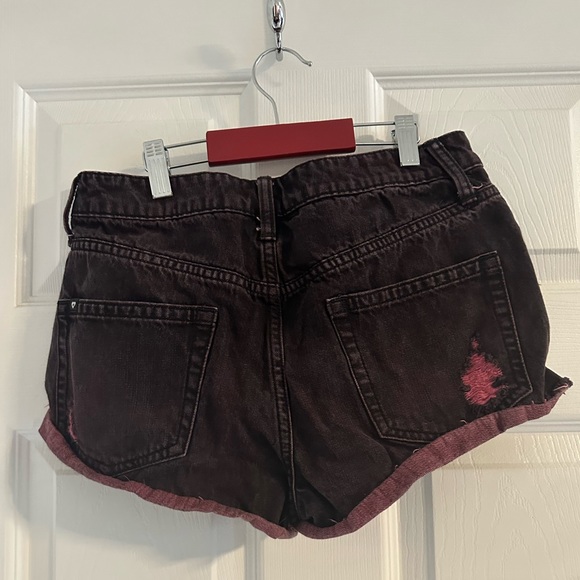 Distressed shorts - Picture 2 of 3